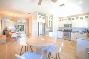 Ocean-Views, Pool, Private Elevator, Covered Patio & Fire-Table, 150 steps to Beach!